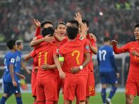 1xbet体育官网入口-精彩比赛中球员展现出色拼劲