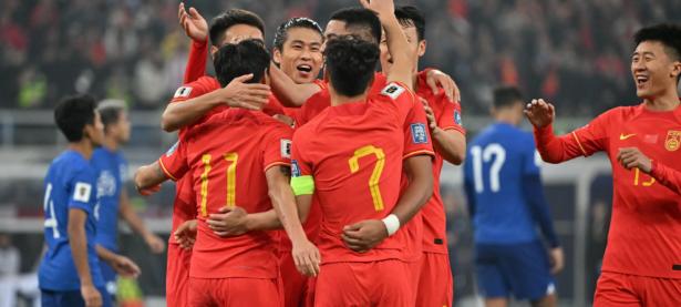 1xbet体育官网入口-精彩比赛中球员展现出色拼劲