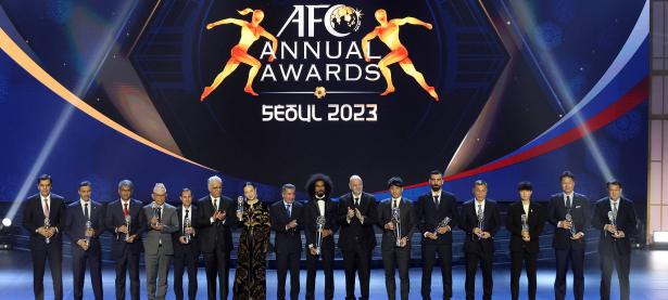 1xbet体育网站入口-关于超级明星带领球队赢得国际足球大赛，众人敬佩的信息