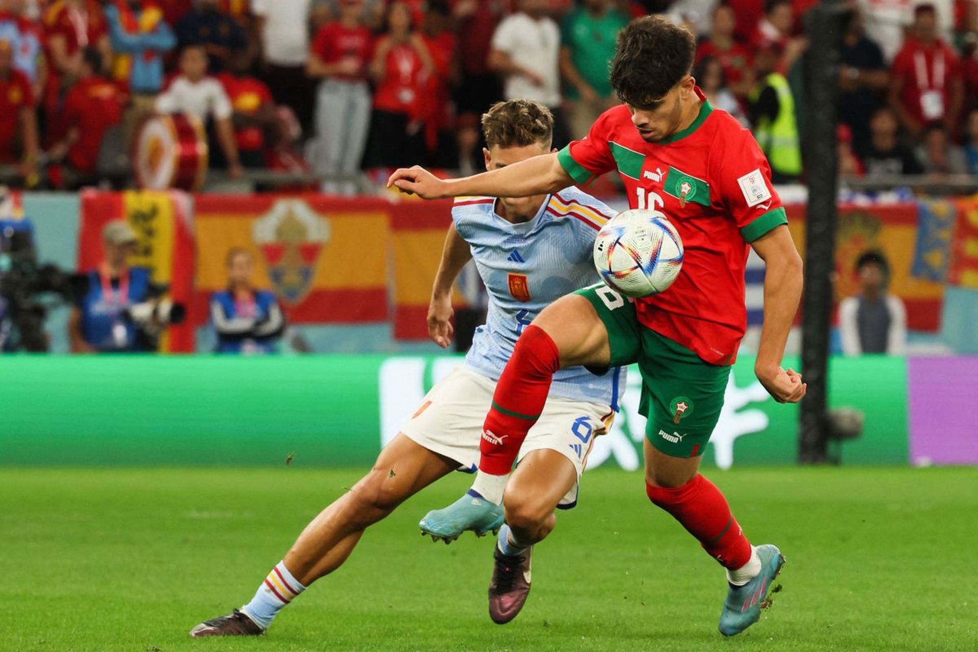 关于摩洛哥瓦赫达球迷现场助威，激发球队夺冠斗志的信息