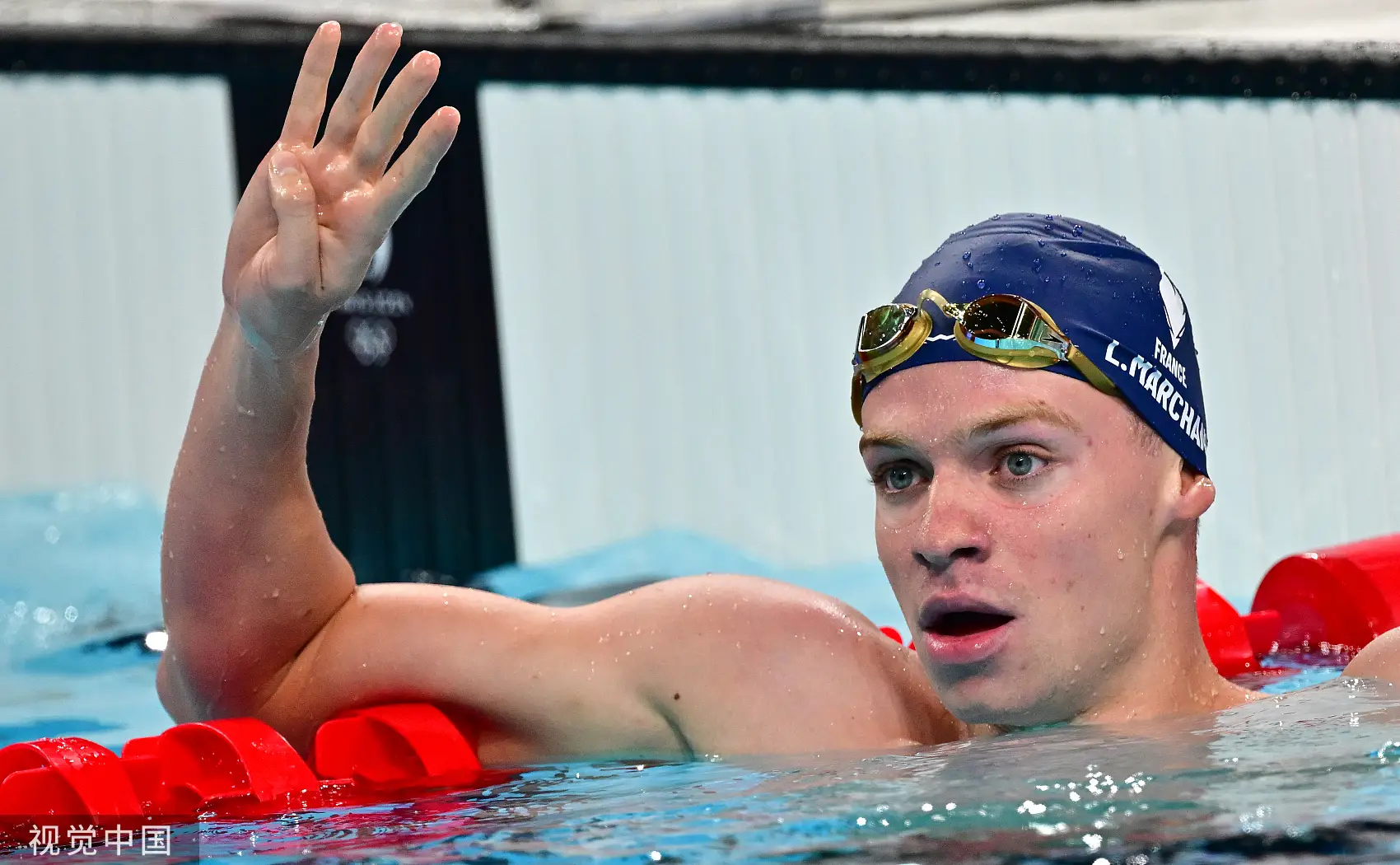 法国选手在游泳赛事中创造纪录