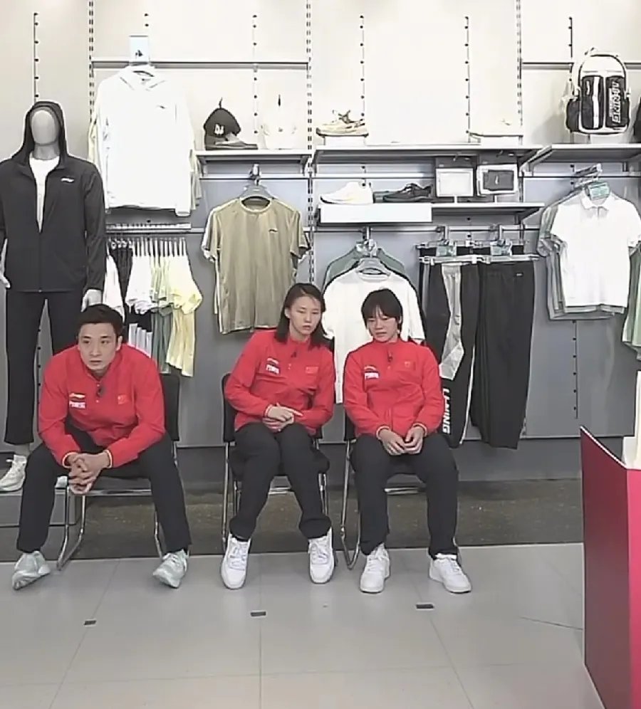 李宁受邀访问国家队训练基地