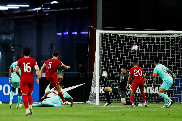 包含瓦伦西亚客场战平，球队难以突破困境的词条