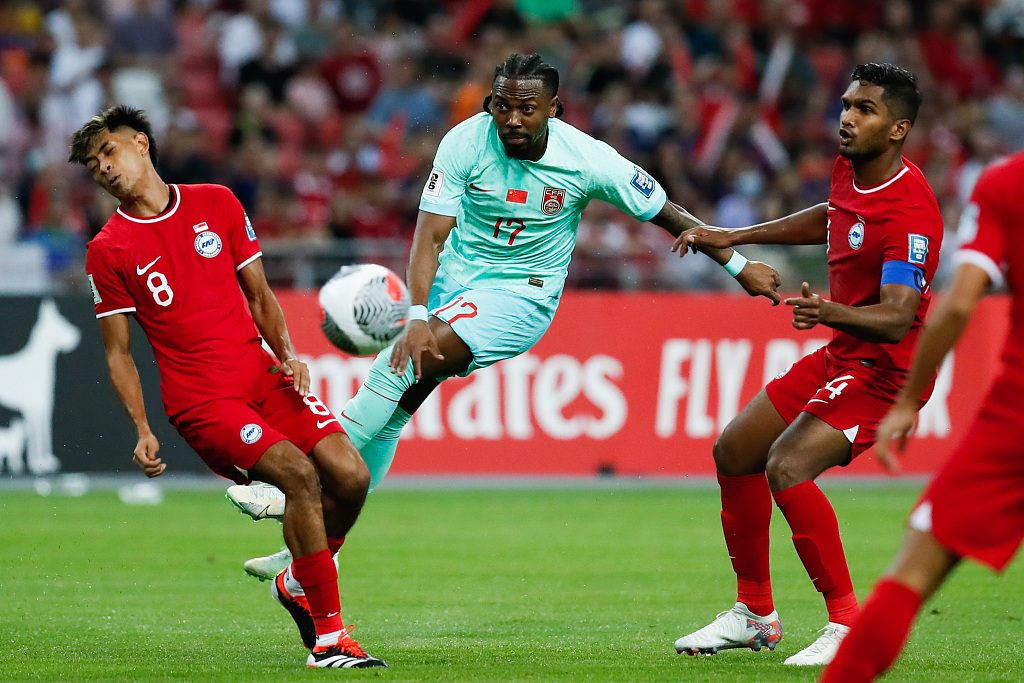 包含瓦伦西亚客场战平，球队难以突破困境的词条