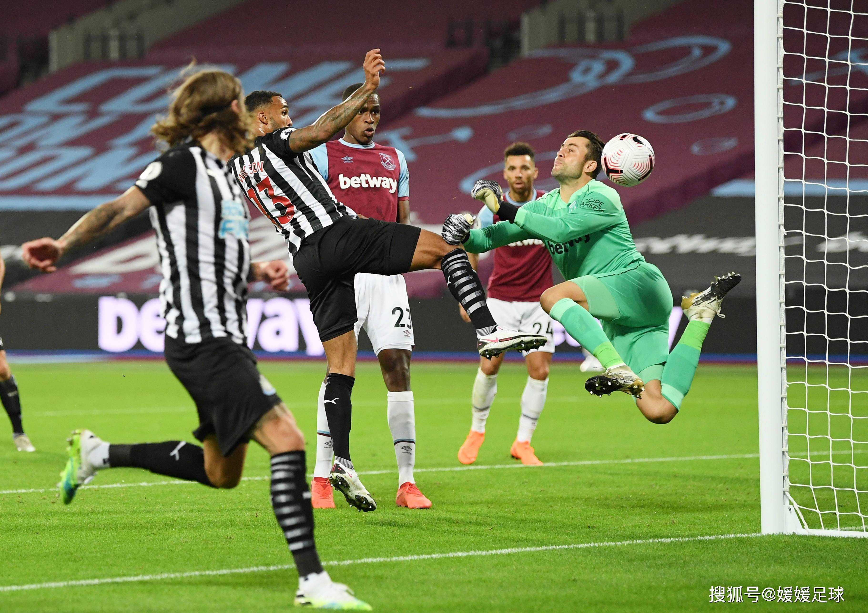 某队球员踢出绝佳比赛，备受称赞