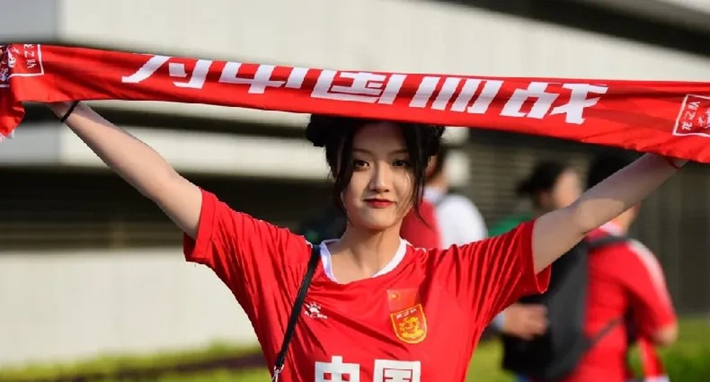 中国女足队员刘某在比赛中攻入制胜球