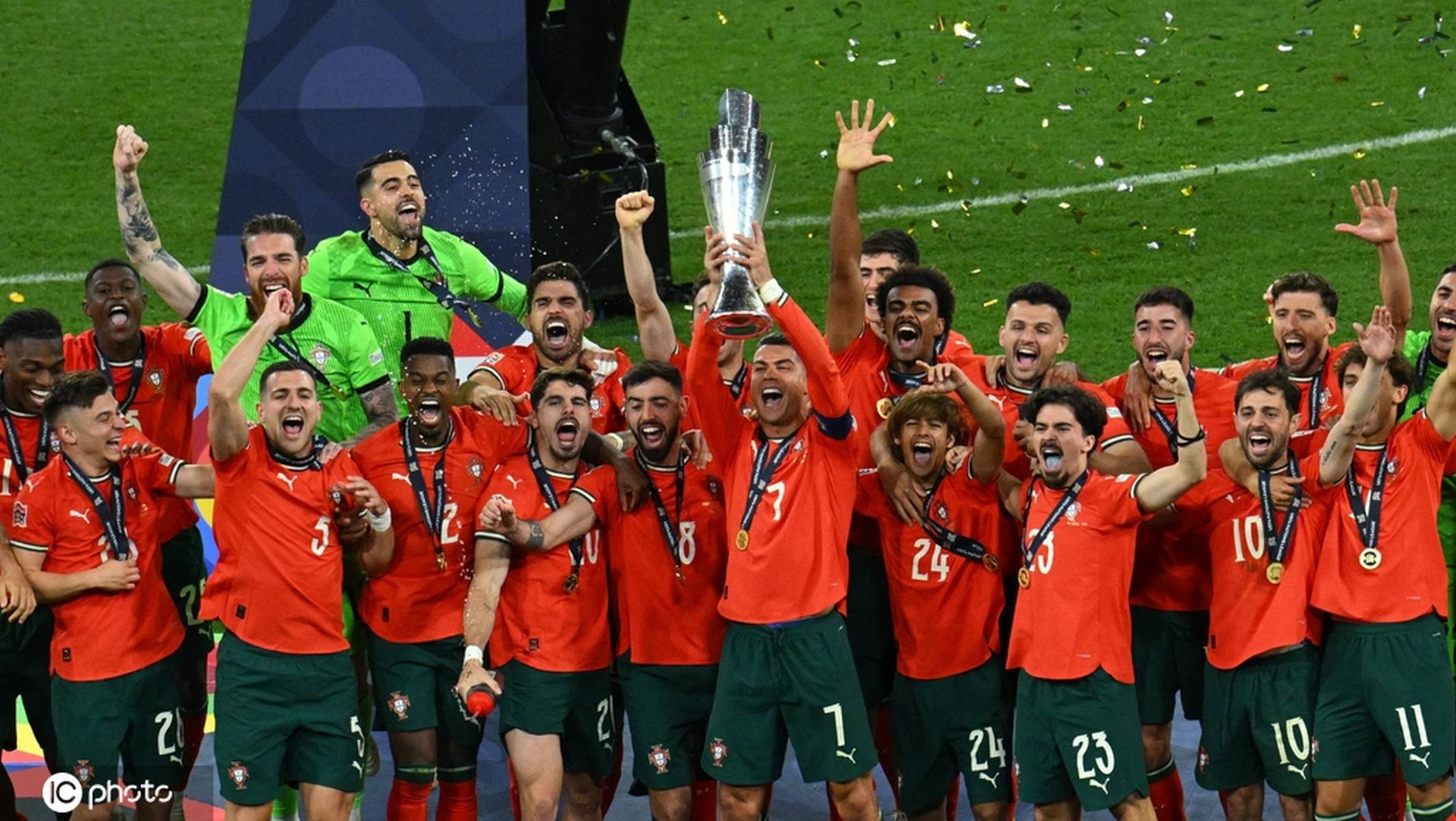 葡萄牙大胜土耳其，晋级欧洲杯半决赛