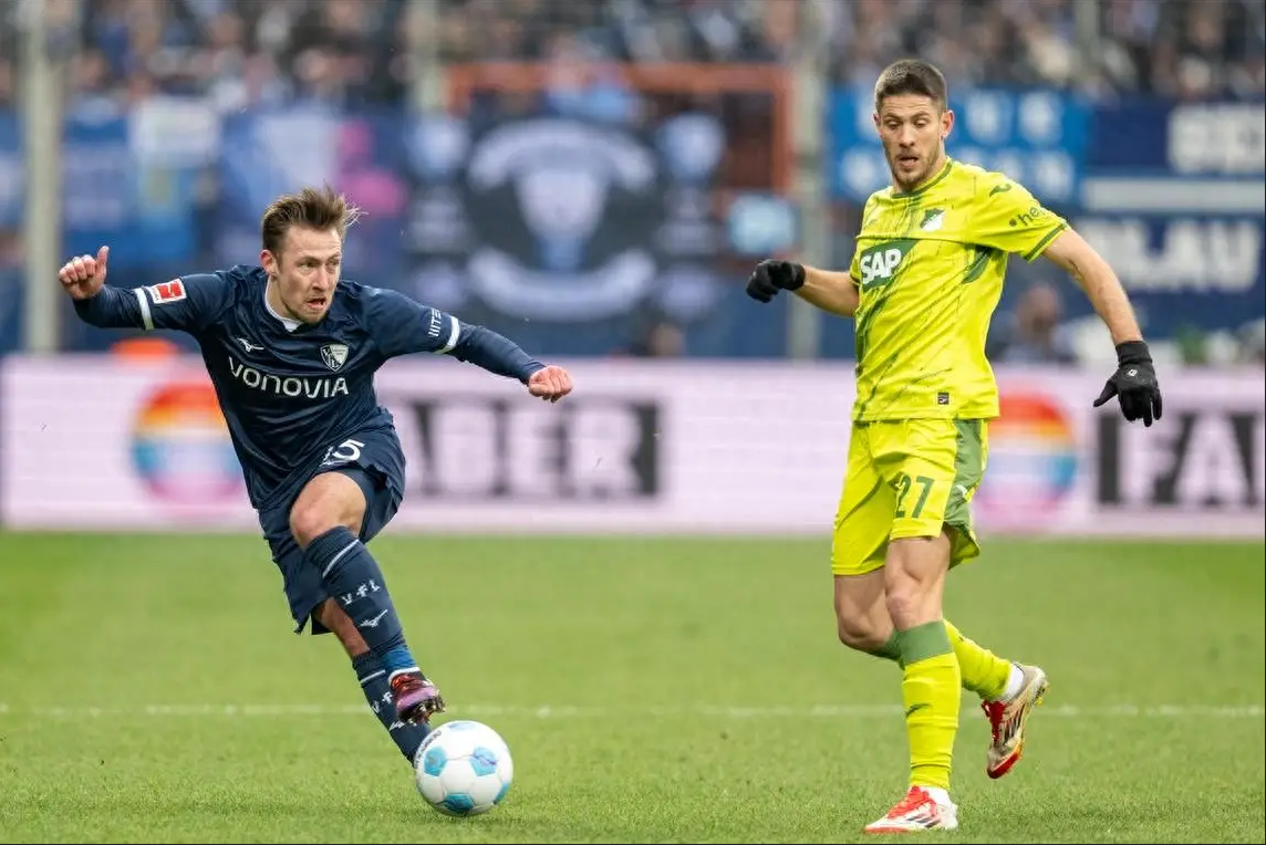 汉诺威主场逼平霍芬海姆，保住战绩领先优势