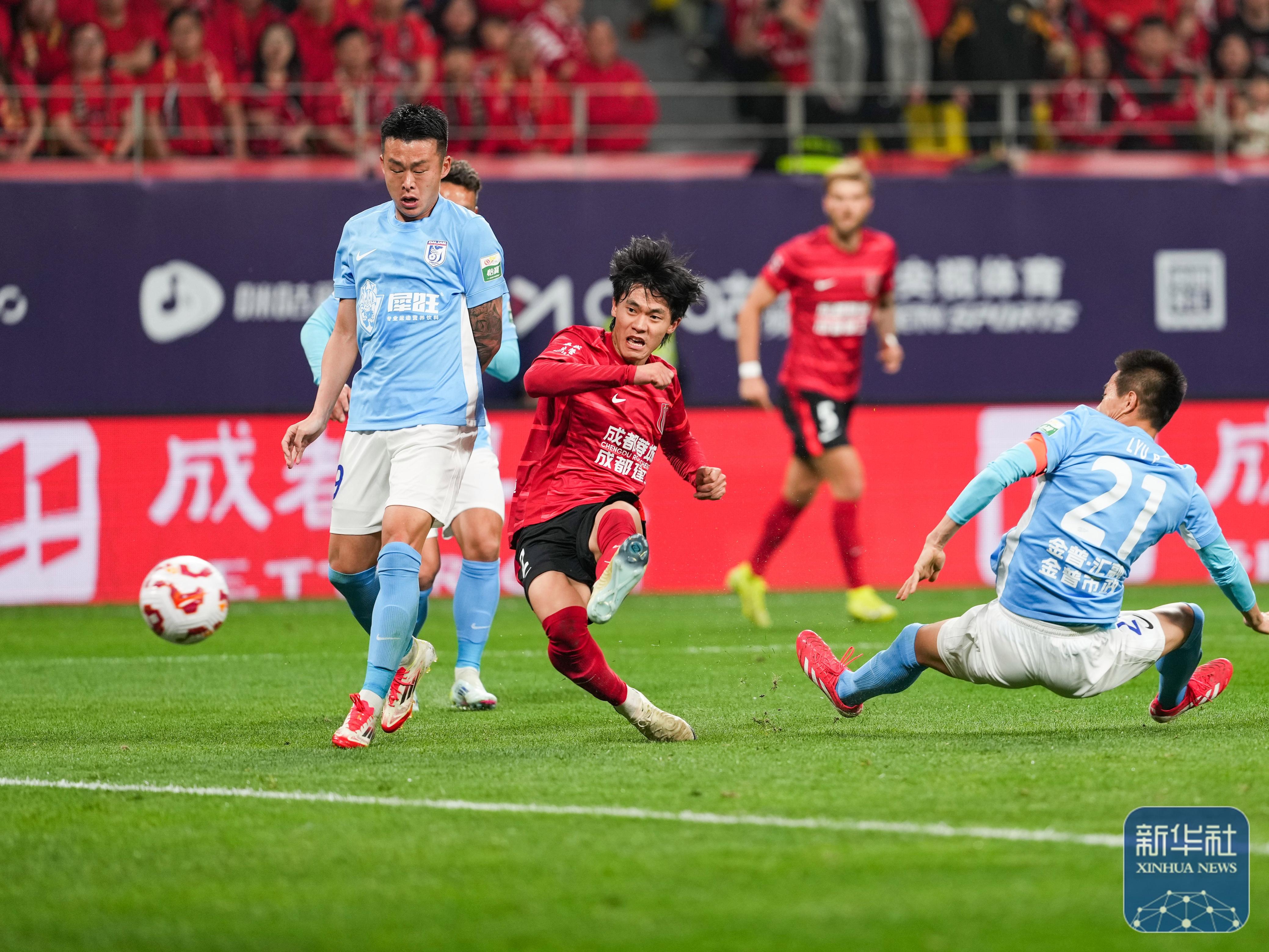 关于足球强队齐聚一堂,搏击比赛中显雄姿英发的信息 关于足球强队齐聚一堂,搏击比赛中显雄姿英发的信息