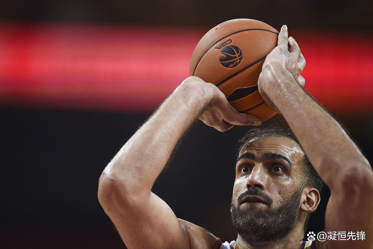 尼克斯队防守表现亮眼，成功守住主场优势