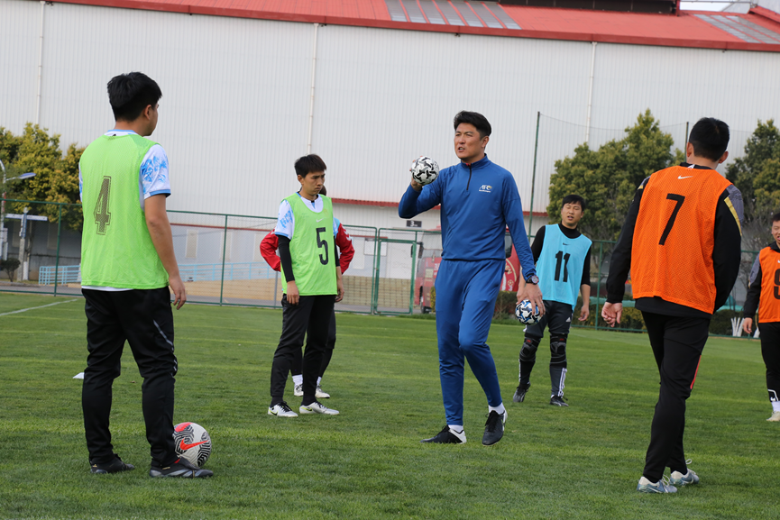 精湛技术展现，艺术足球轻松打造