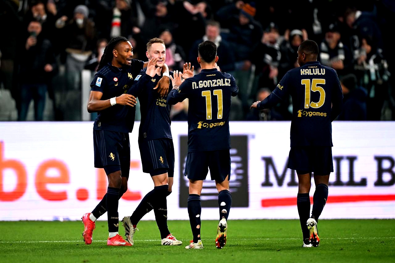 包含尤文图斯后卫连场助攻，显示出色发挥的词条