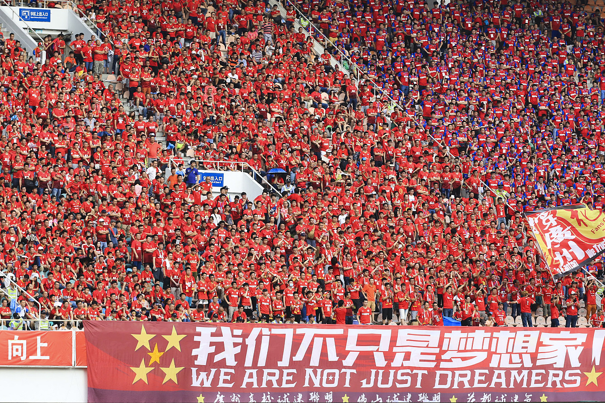 足坛霸主中国队实现壮举，斩获赛场胜利