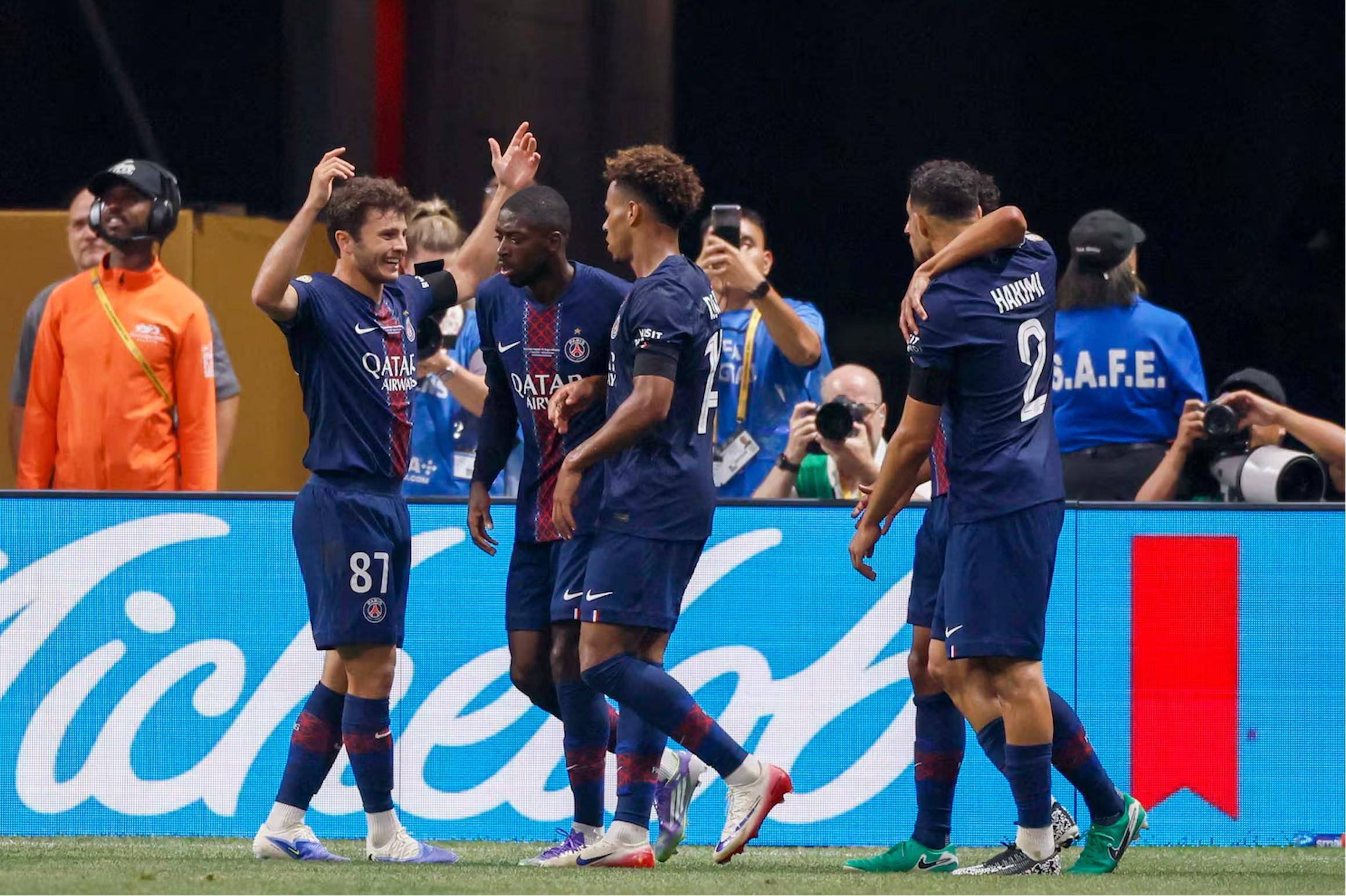 关于巴黎圣日耳曼庆功入主，决赛之路更近一步的信息