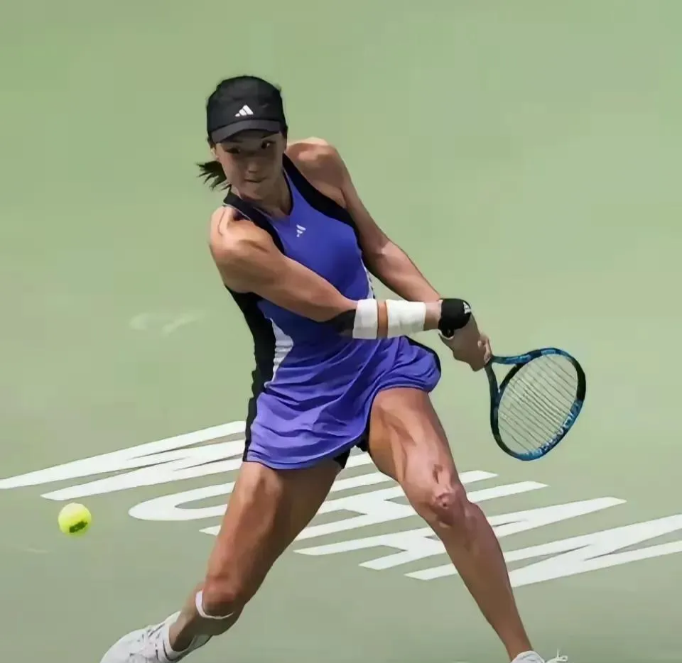 包含精湛球技，队伍团结一心向胜利前进的词条