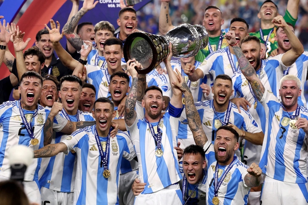 阿根廷球星加盟皇马，引发足球界震动