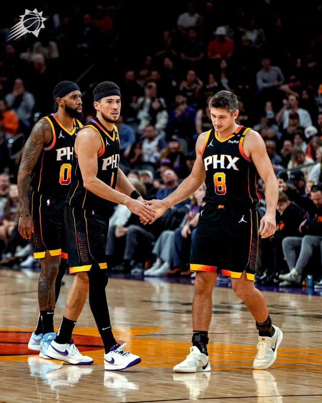 爵士主场击败太阳,继续保持联盟最佳战绩 爵士主场击败太阳,继续保持联盟最佳战绩