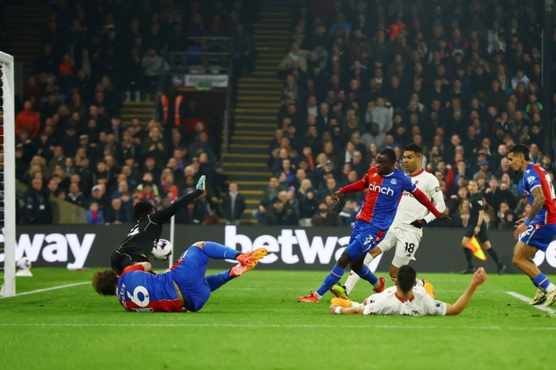 包含阿曼球队利用技巧破门，夺得比赛胜利的词条