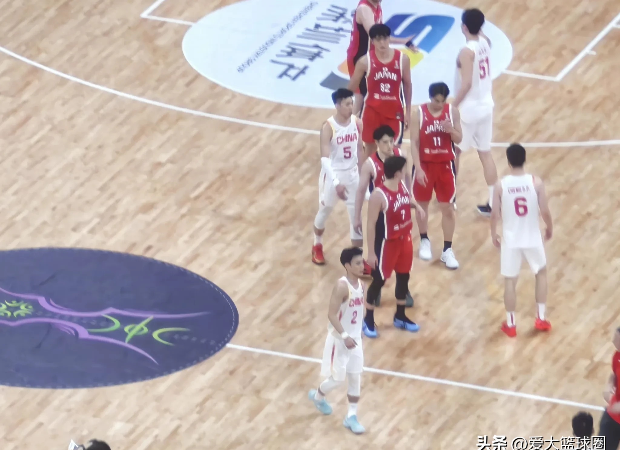 迷茫！球队在艰难比赛中争分夺秒