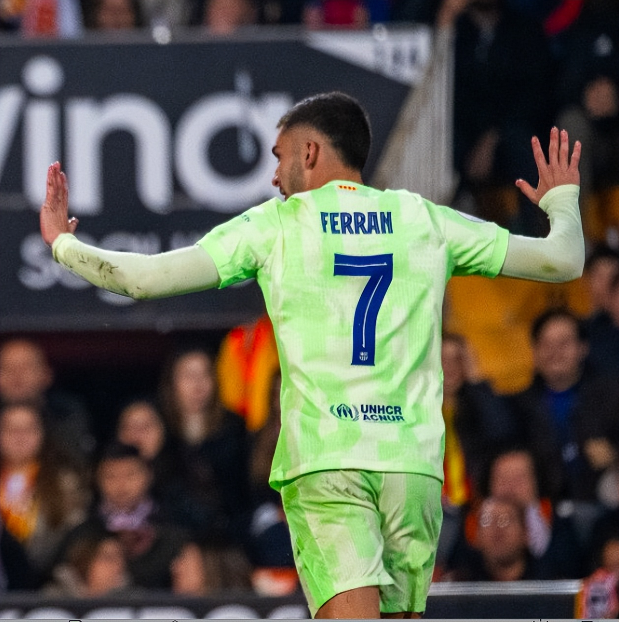 巴塞罗那欲签下尤文图斯前锋，引发球迷热议的简单介绍