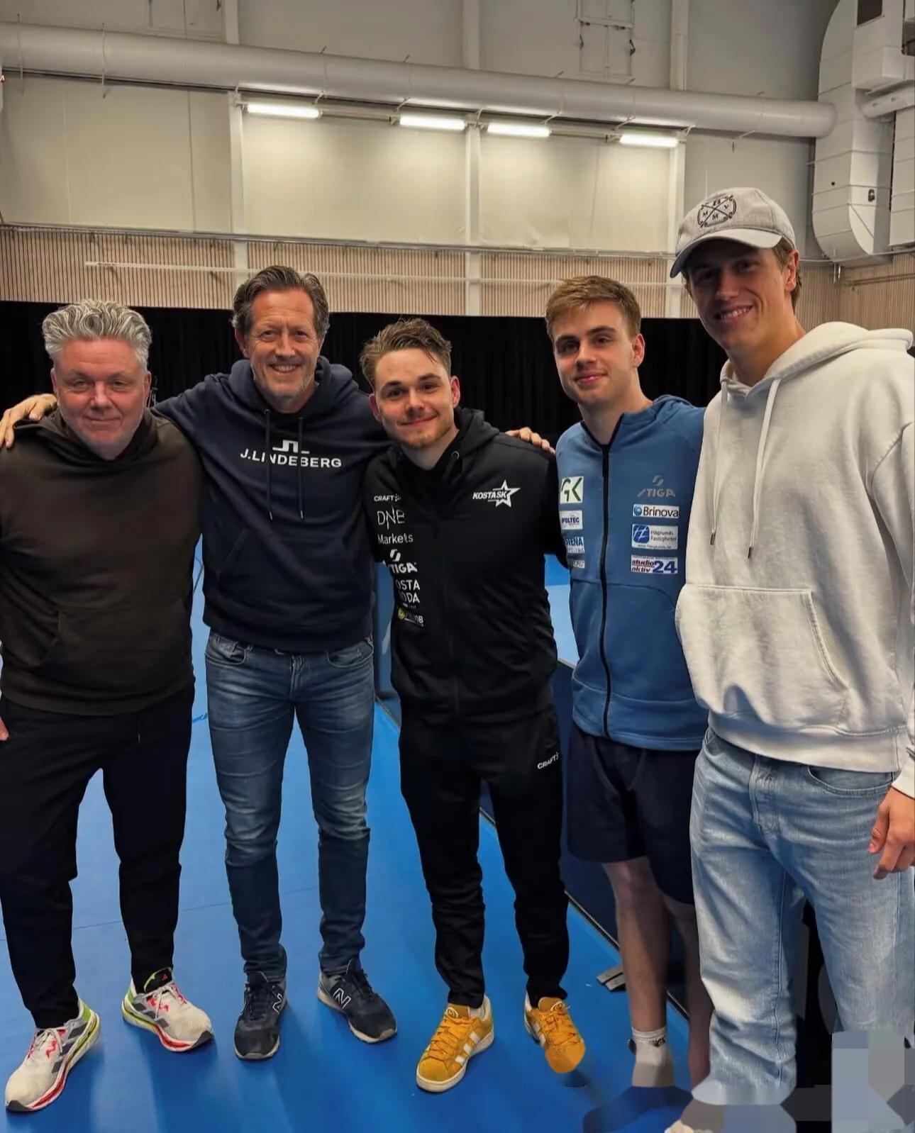 瑞典队在比赛中展现出色，轻松晋级16强