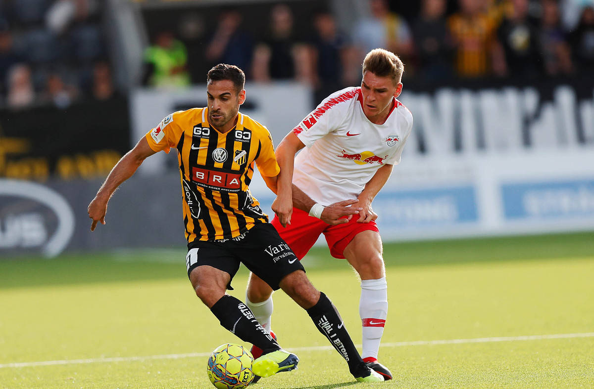 瑞典队在比赛中展现出色，轻松晋级16强