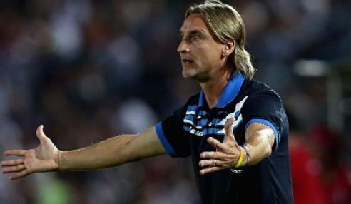 包含克罗托内主场大胜，积分榜向前突进至第十六的词条