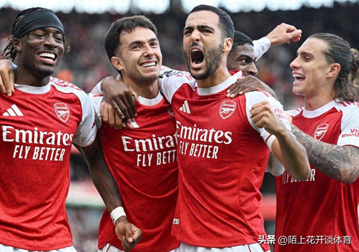 关于阿森纳连胜中开花，团队进步显著的信息