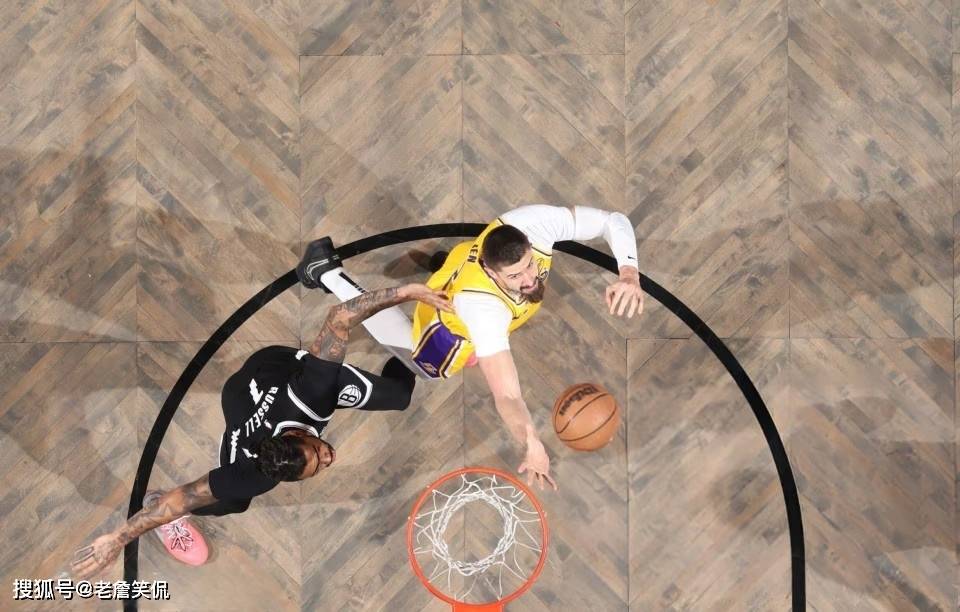 雄鹿惨败湖人，米德尔顿砍下30分