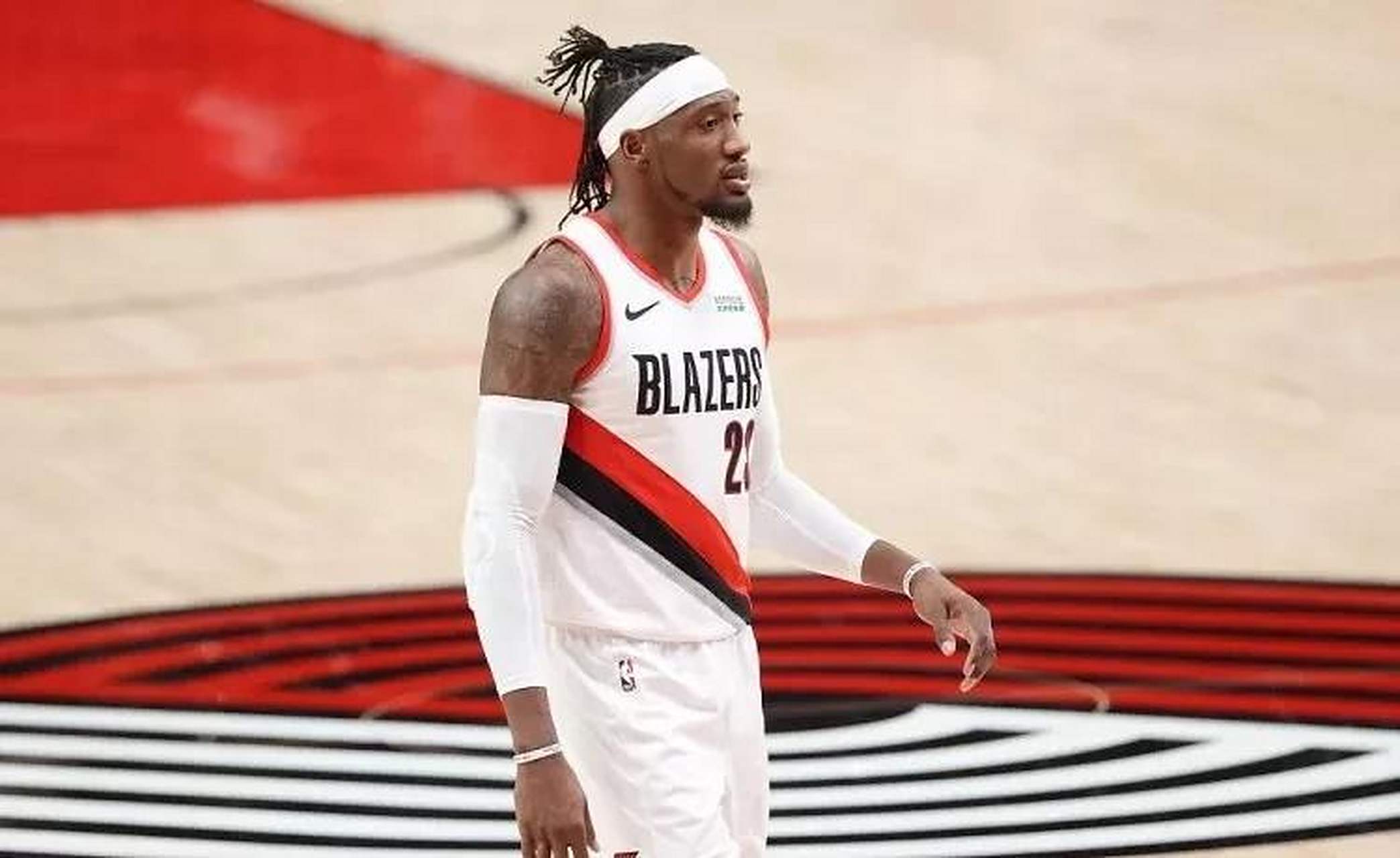 开拓者不敌爵士，遭遇连败