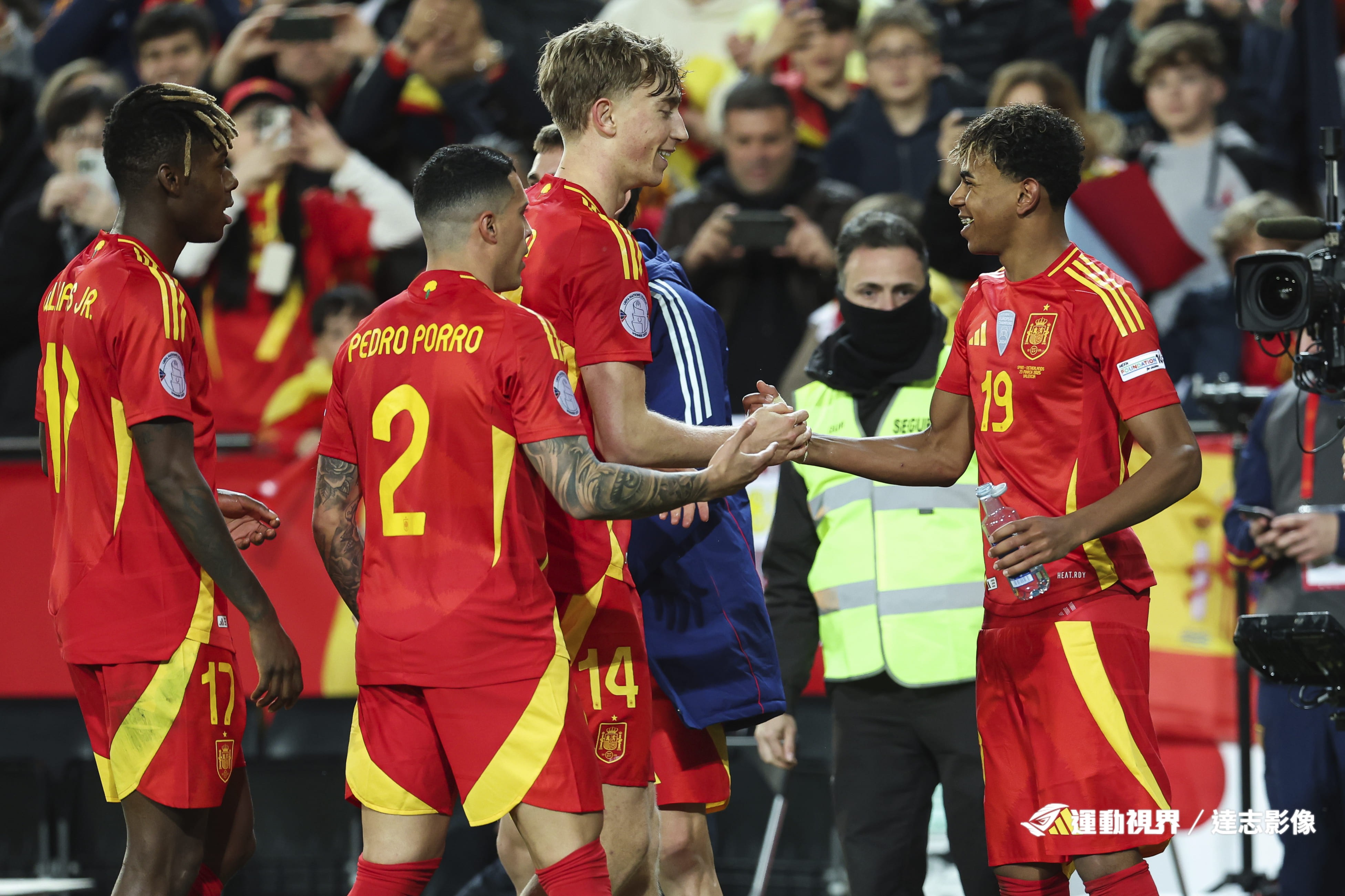 欧国联决赛揭幕,荷兰队奋力冲刺 欧国联决赛揭幕,荷兰队奋力冲刺