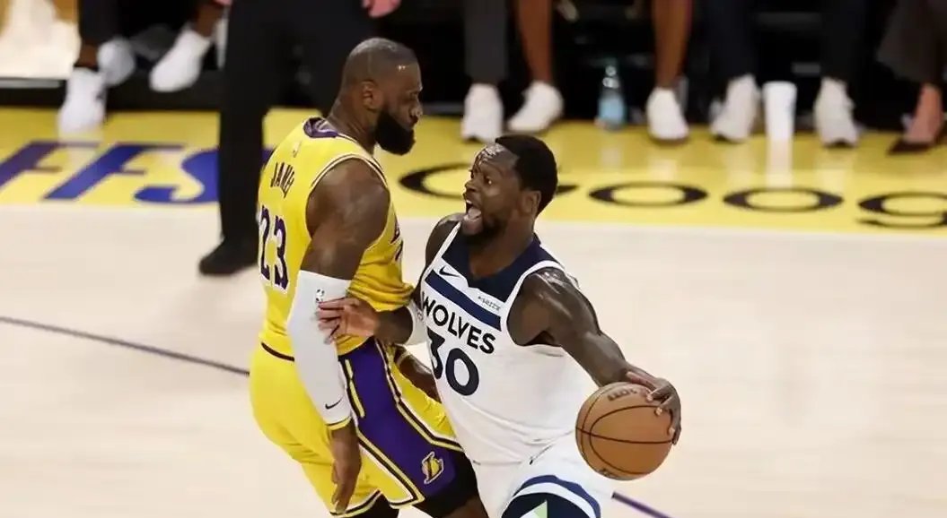 关于湖人控卫推进快攻,率领球队轻松获胜的信息 关于湖人控卫推进快攻,率领球队轻松获胜的信息