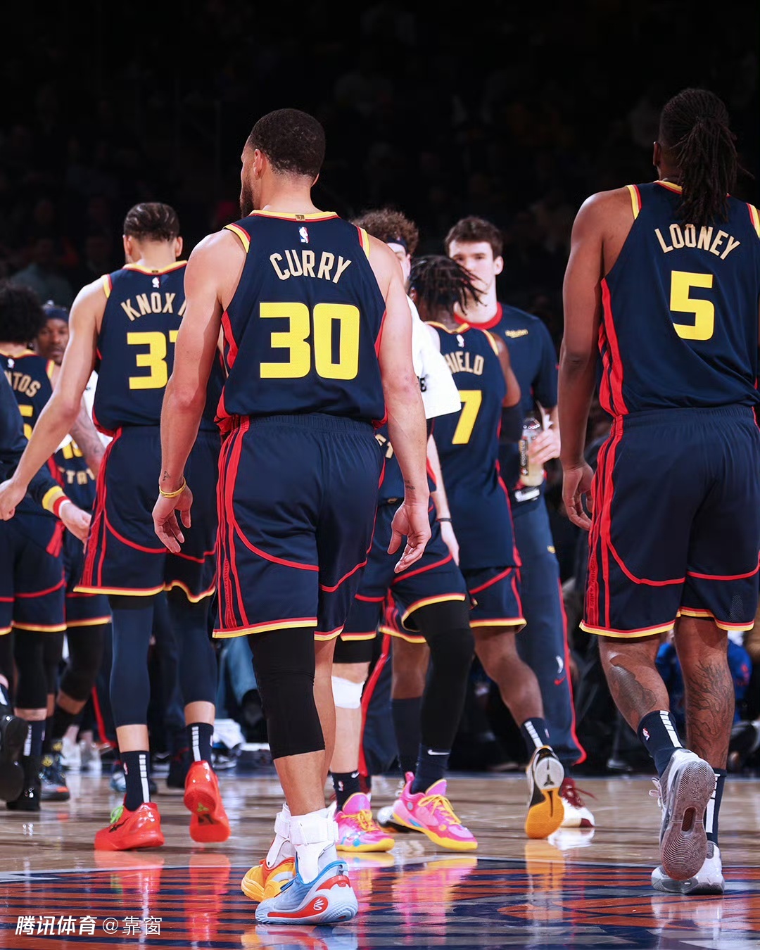 关于尼克斯队艰难取胜,球队团结拼搏的信息 关于尼克斯队艰难取胜,球队团结拼搏的信息