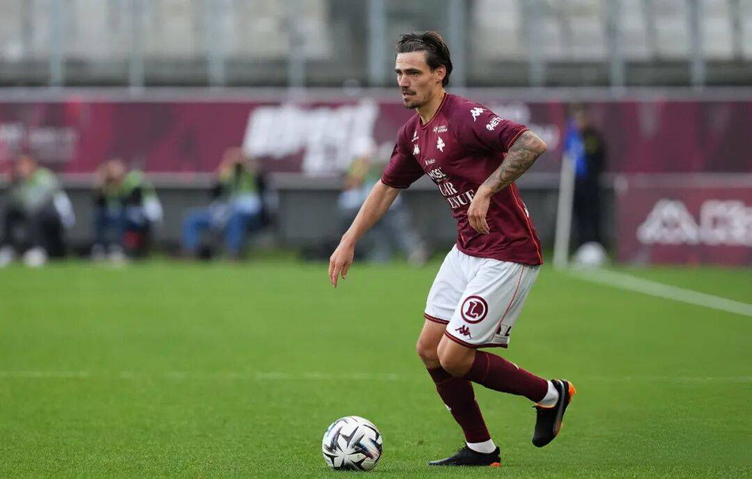 摩纳哥客场击败尼斯，豪取三分