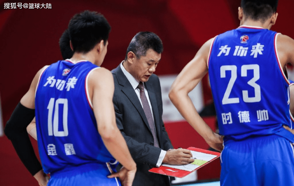 关于一鼓作气，公牛队团结晋级季后赛的信息